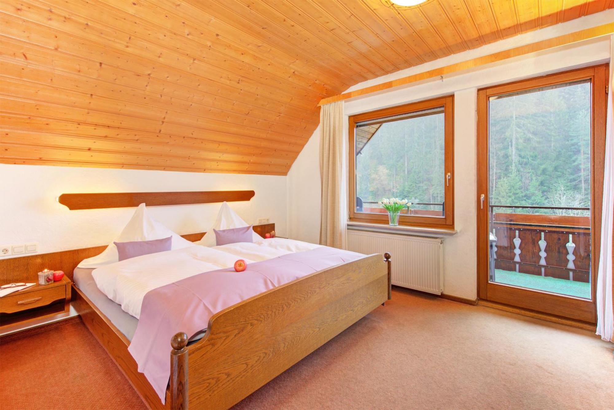 Decker's Bio Hotel zum Lamm Baiersbronn Exterior foto