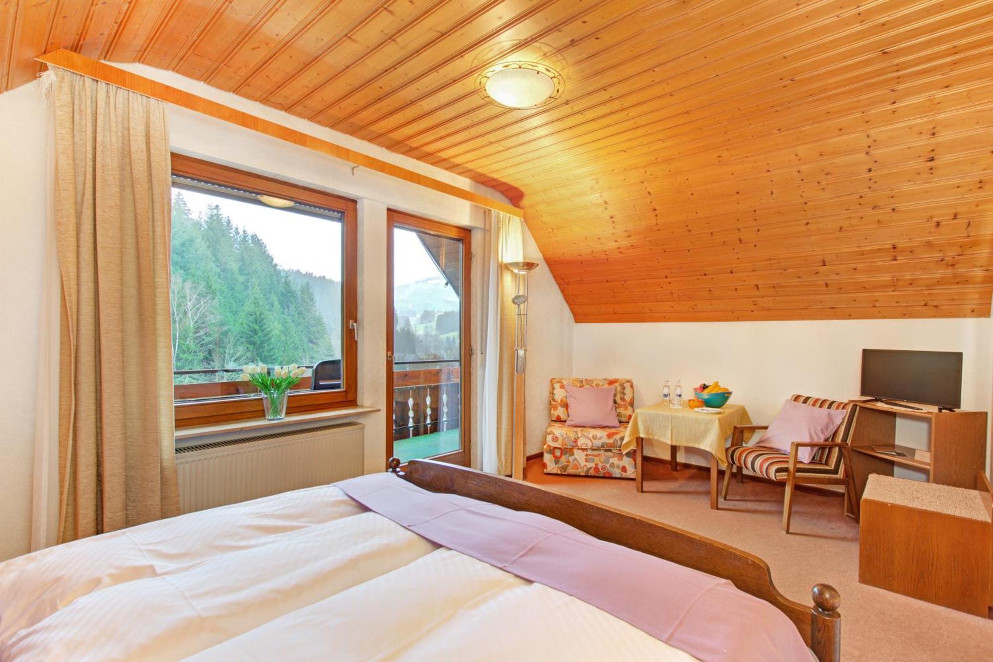 Decker's Bio Hotel zum Lamm Baiersbronn Exterior foto